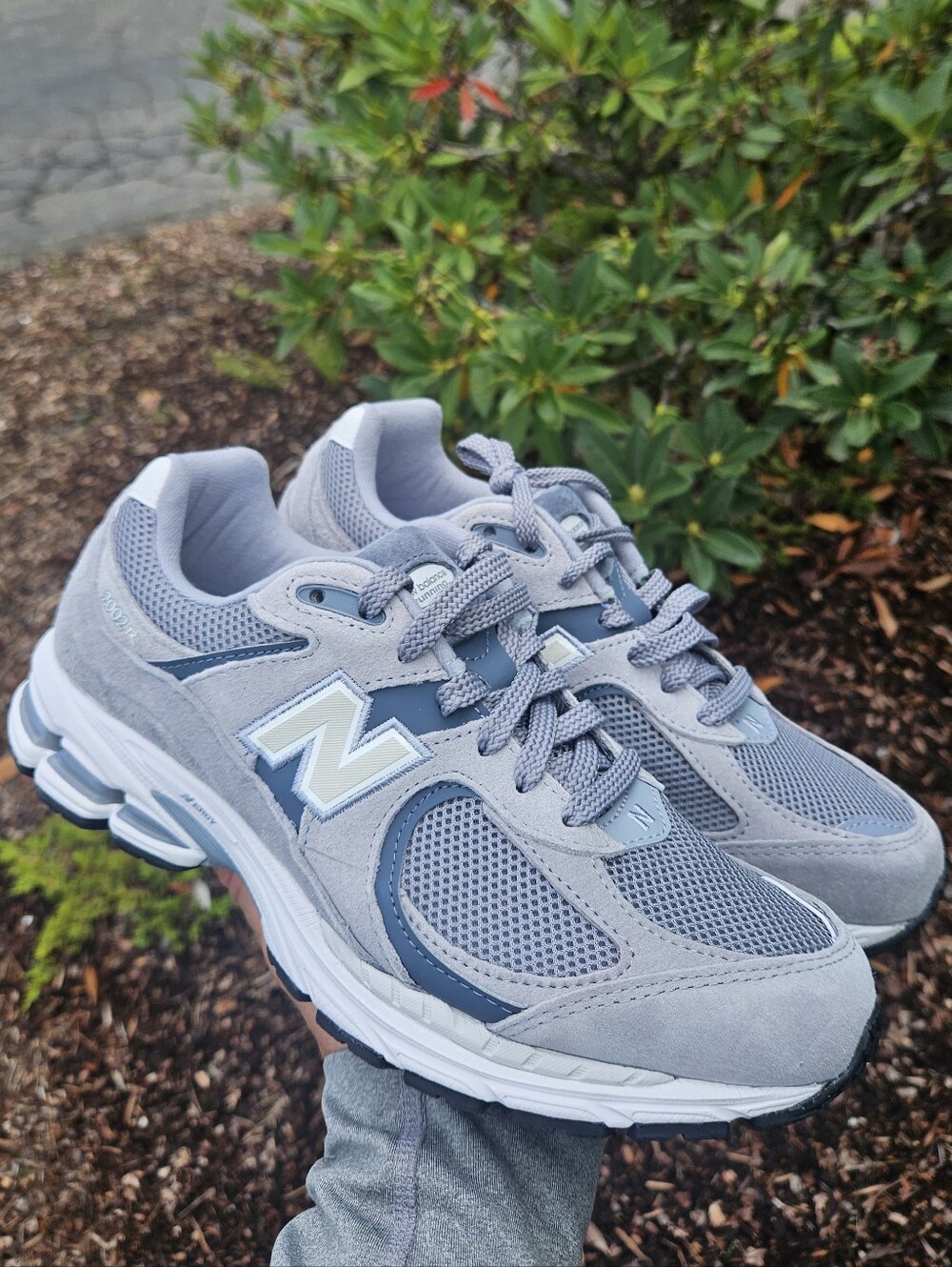 New Men's New Balance 2002 R - Picture 2 of 4